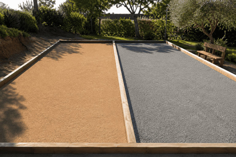 Terreno de petanca de arena compactada